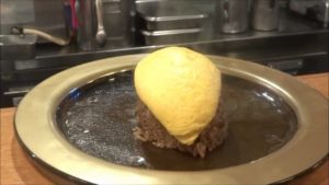 海外「感動ものだ!」京都の有名シェフがオムライスをつくる動画が話題に(海外の反応)