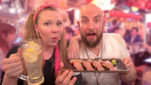 海外「渋谷ってすごく楽しそうだね」訪日外国人向けツアーで渋谷の居酒屋を堪能(海外の反応)