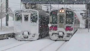 海外「日本が好きすぎる…」雪の中を走る日本の電車の動画に反響(海外の反応)