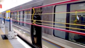 【海外の反応】大阪の茨木駅に設置されたホーム柵を紹介した動画が話題に