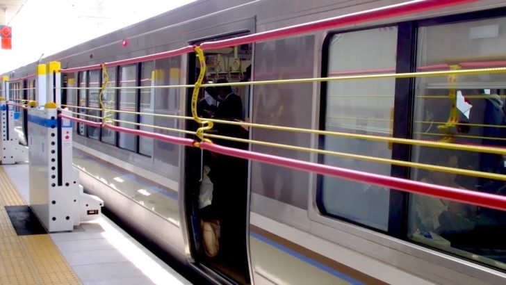 【海外の反応】大阪の茨木駅に設置されたホーム柵を紹介した動画が話題に