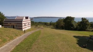 海外「日本と猫!好きなものが全てつまった島!」猫島として知られる宮城県田代島を散歩(海外の反応)