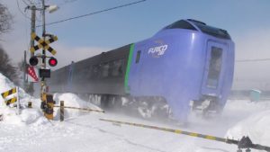 海外「日本の風景に感動するよ!」日本の踏切BEST16を紹介した動画が話題に(海外の反応)