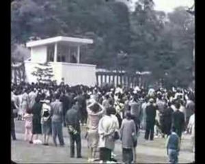 海外「これは素晴らしい!」1960年の天皇誕生日の一般参賀を撮影した動画に反響(海外の反応)