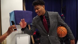 海外「日本で八村のジャージがどれだけ売れるか想像もできない!」NBAドラフト翌日本拠地ワシントンに到着した八村塁選手(海外の反応)