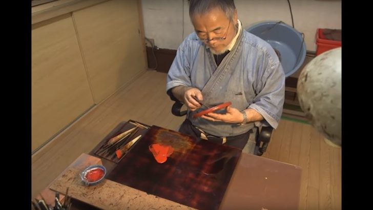 海外「感動的なほど美しい！これこそが芸術品だ！」津軽塗の職人さんの技に反響（海外の反応）