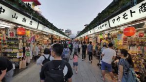 海外「和服を着てる日本人の女の子がたくさん。死ぬほど日本人の彼女が欲しい！」浅草からスカイツリーまで散策する動画に反響（海外の反応）