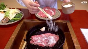 海外「あの白い粉は何?」すき焼きの美味しそうな映像に海外から様々な声が(海外の反応)