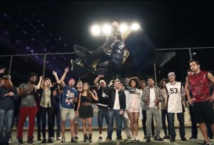 海外「日本人は好奇心を刺激するCMを作るのが上手い！」この日本のテレビCMは何の商品のCMでしょうか？（海外の反応）