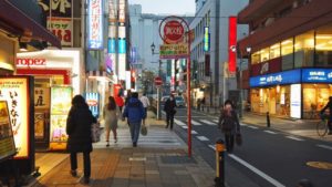 海外「素晴らしい街だね!」夜の松戸駅周辺を散策した動画に反響(海外の反応)