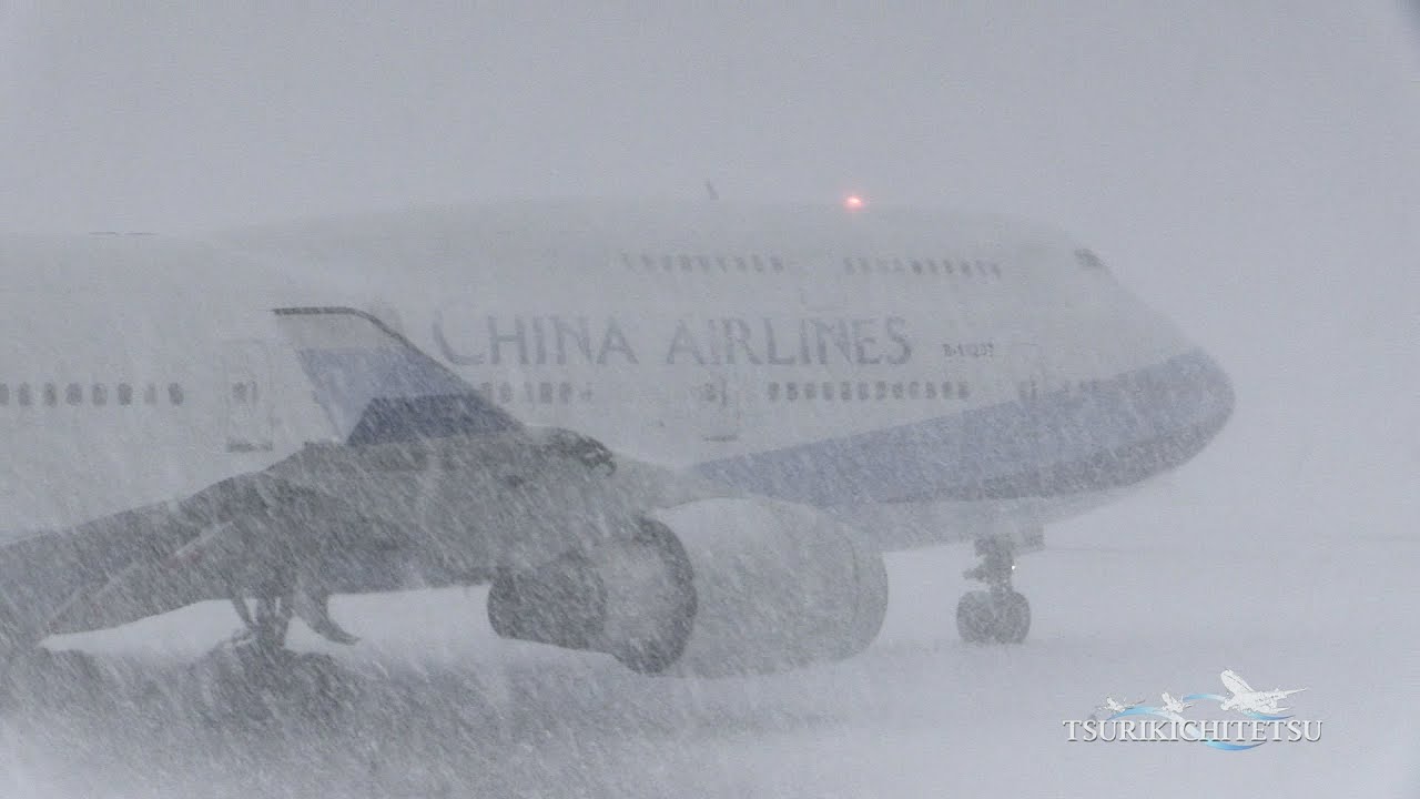 新千歳空港で猛吹雪の中離陸する飛行機を撮影した動画が話題に（海外の反応）
