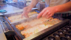 海外「日本にいた時はたくさん食べた」銀だこの店長さんの凄技を撮影した動画が話題に(海外の反応)