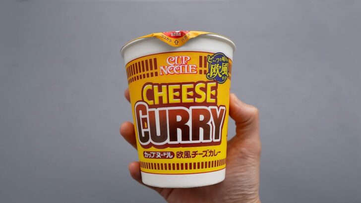外国人「日本のカップ麺を10個食べてみた」←「どれも美味しそう。特にチーズカレー」（海外の反応）